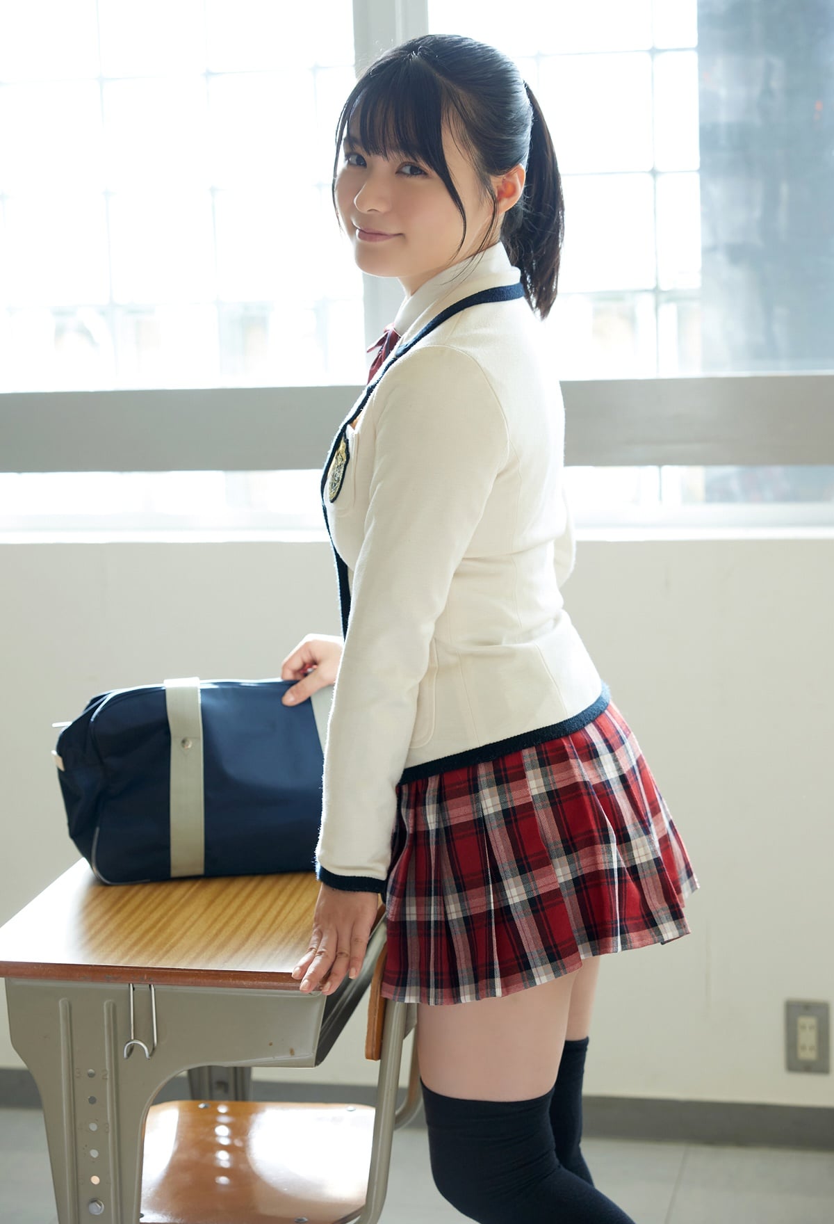 Japanese Idol Mizuki Hoshina Released gravure photo book Everyone has gone home PixiBB (58)